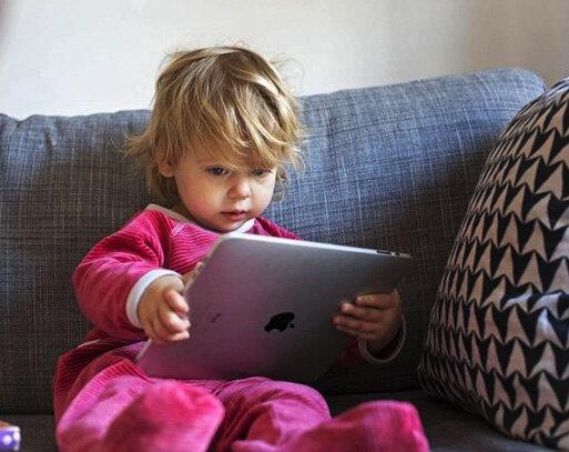 بچه ها و نوجوانان آلمانی به اینترنت وابستگی دارند