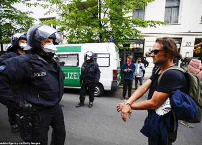 کرونا؛ تظاهرات علیه قرنطینه در آلمان (