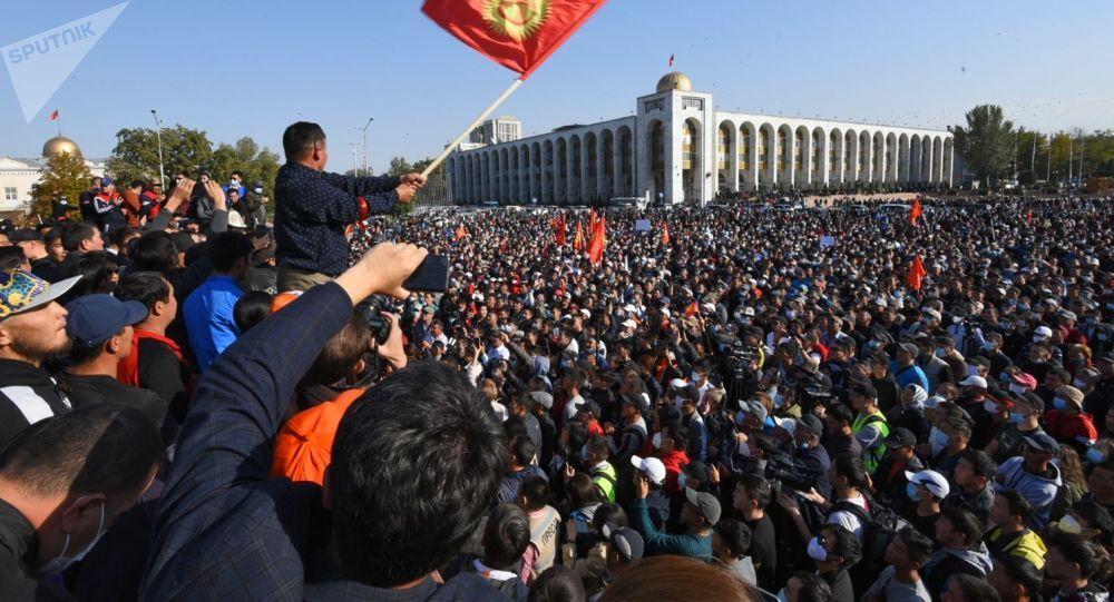 معترضان قرقیزی شهردار جدید برای پایتخت معین کردند