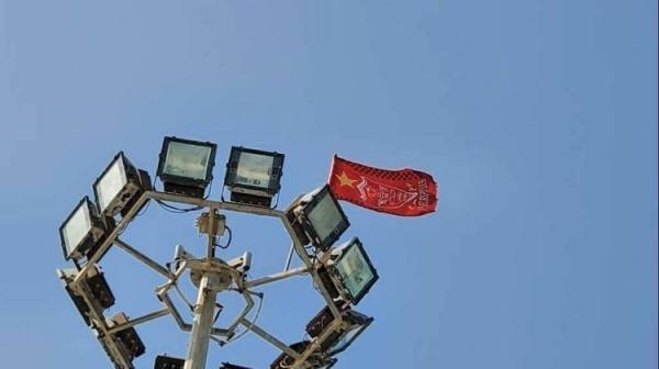 (عکس) پرچم پرسپولیس یا پرچم چین؟! (عکس) پرچم پرسپولیس یا پرچم چین؟!