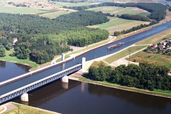 تور آلمان: طراحی پل آبی ماگدبورگ در آلمان